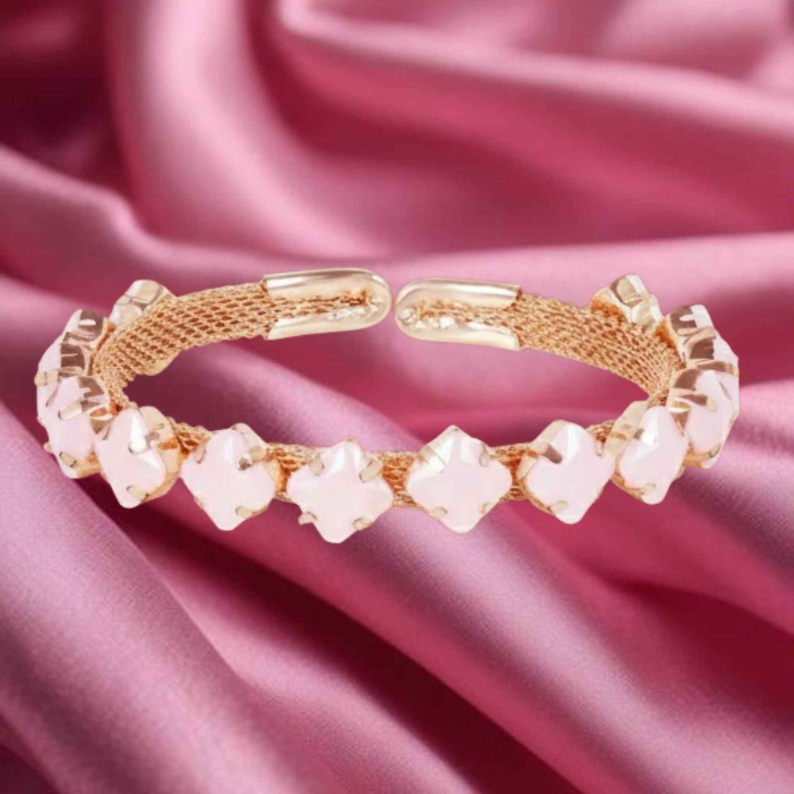 Rose Gold Mesh Bracelet with Clover Stones